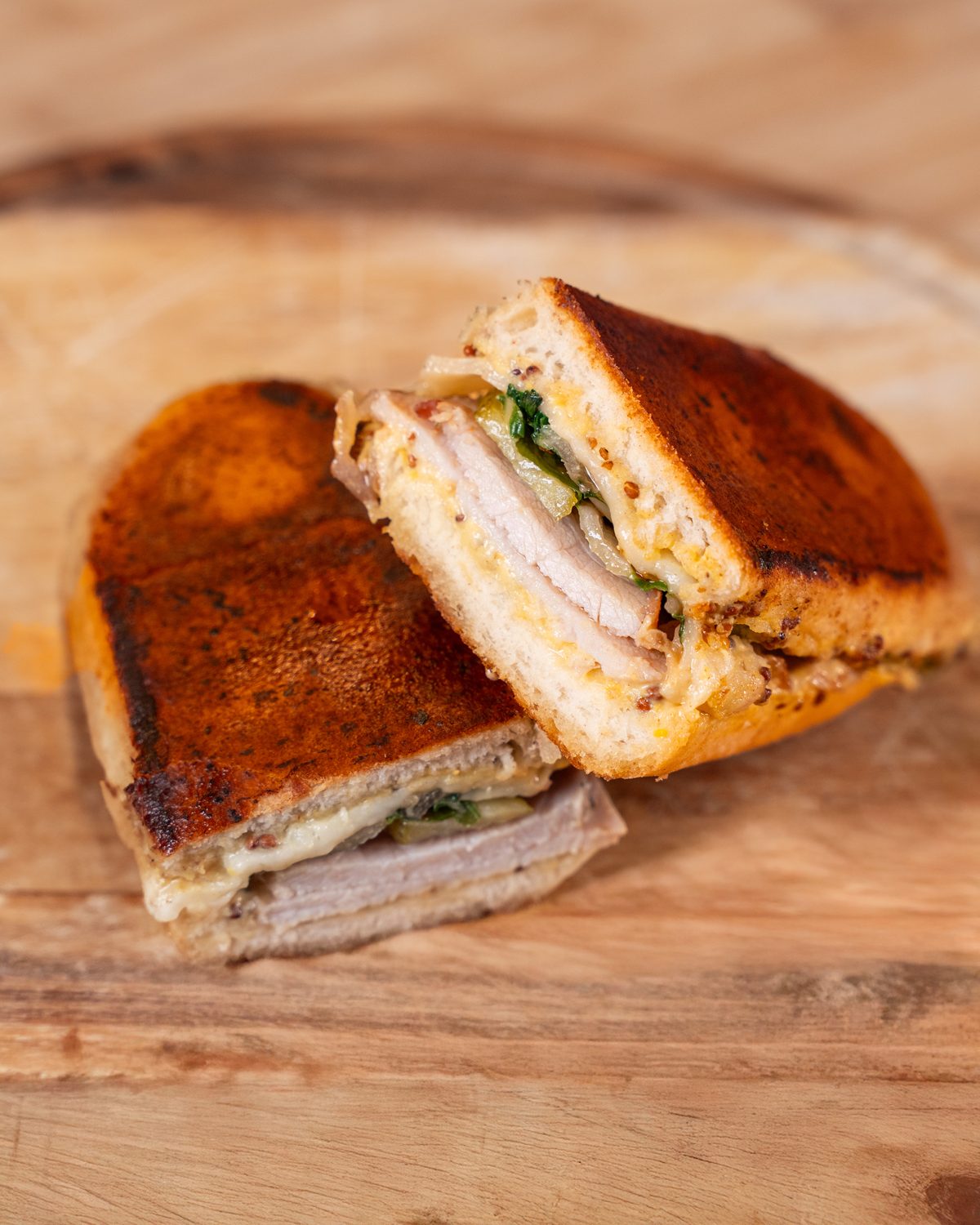 Panino con Filetto al Bacon, Pickles e Parmigiano